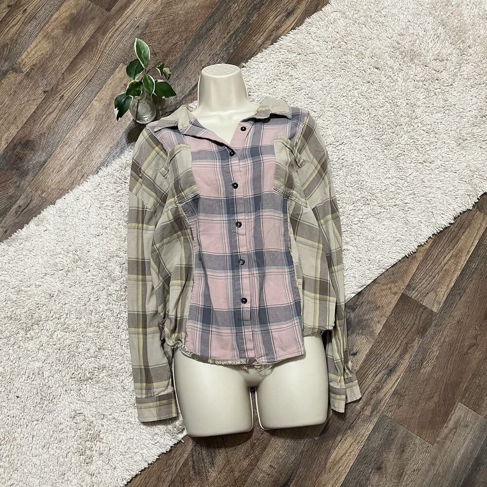 Buckle Blue B Size Large Boho Plaid Distressed Raw Edge Frayed Button-Up Top